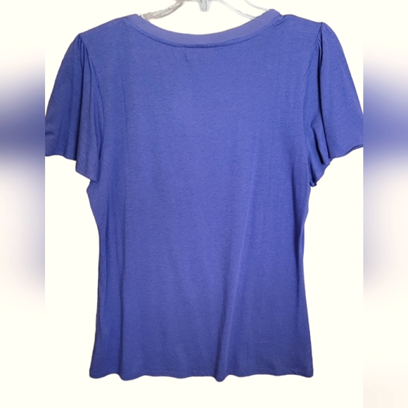 So pretty! Short sleeved jersey top in periwinkle with mesh front trim, size L. - Picture 3 of 5